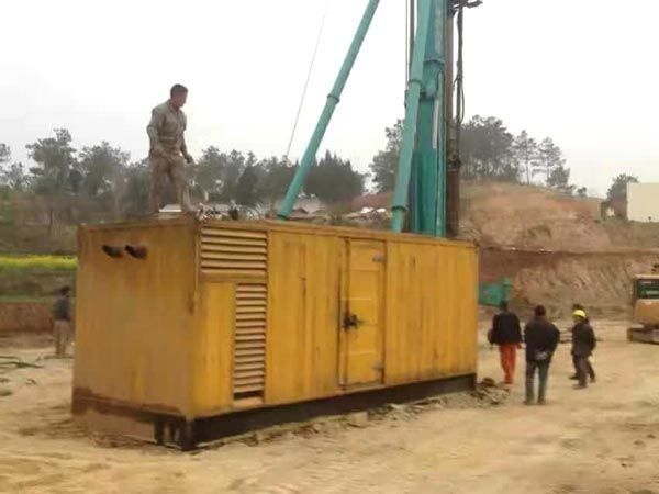 二七如何判断水冷式机油散热器密封件是否需要更换？